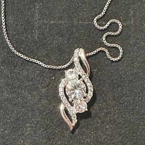 New In Box Kay Jewelers White Sapphire Twist Necklace